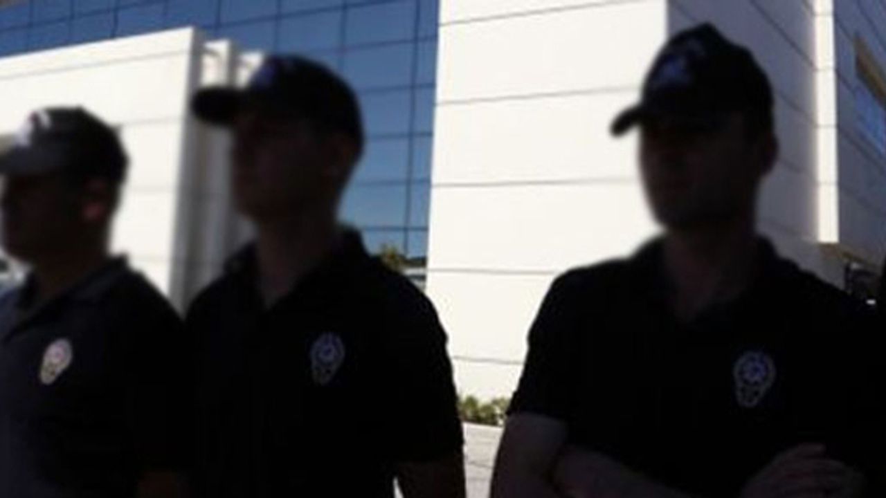 KHK ile ihraç edilen polis memuru oturma eyleminden sonra tutuklandı