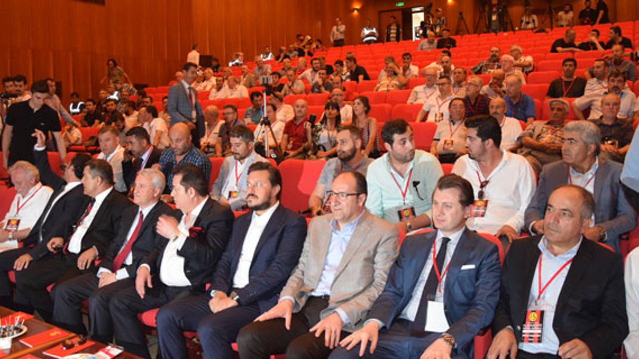 Eskişehirspor Olağanüstü Kongresi'nde yaşanan tüm gelişmeler (Video)