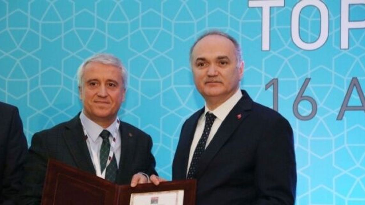 Gündoğan TÜBA üyelik beratını Bakan Faruk Özlü’den aldı