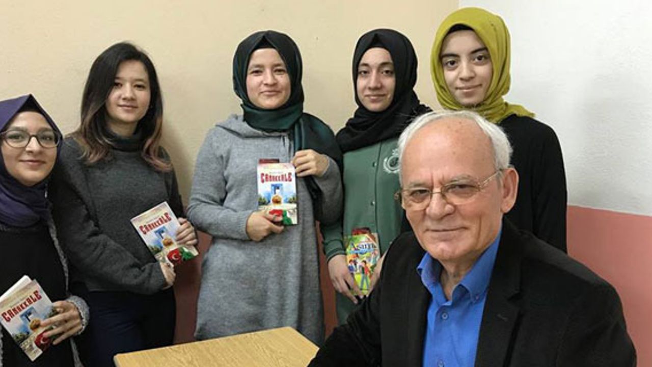 Yazar Mustafa Özçelik, Mehmet Akif’i anlattı