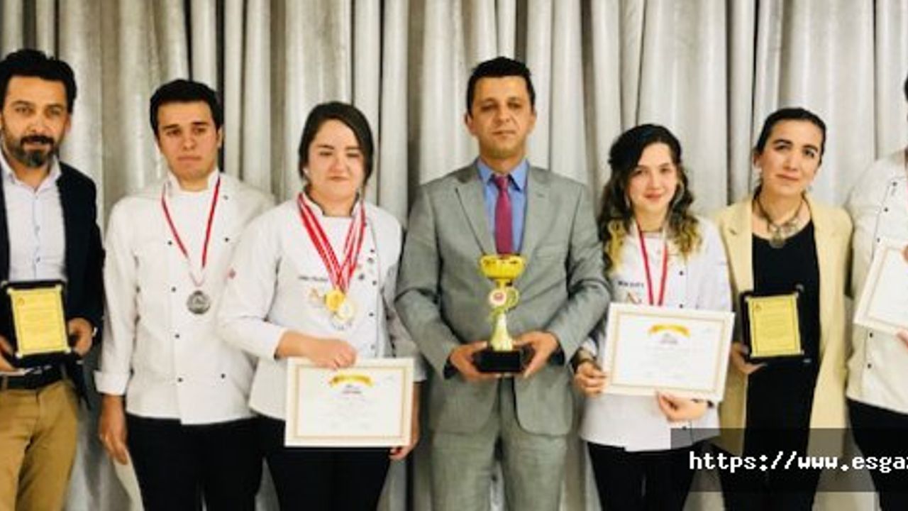 Ali Güven  Anadolu Otelcilik Ve    Meslek  Lisesinden  Çifte Başarı