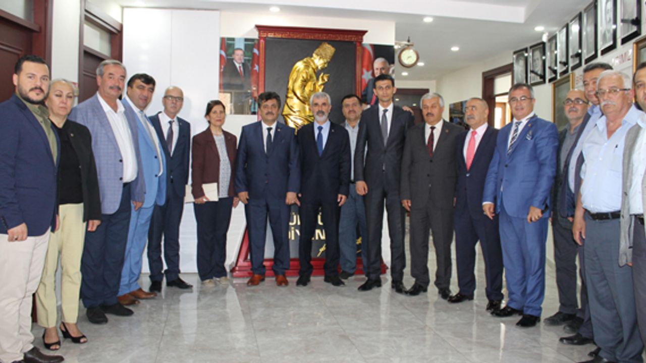 MHP adayları Esnaf Odaları Birliği’ni ziyaret etti