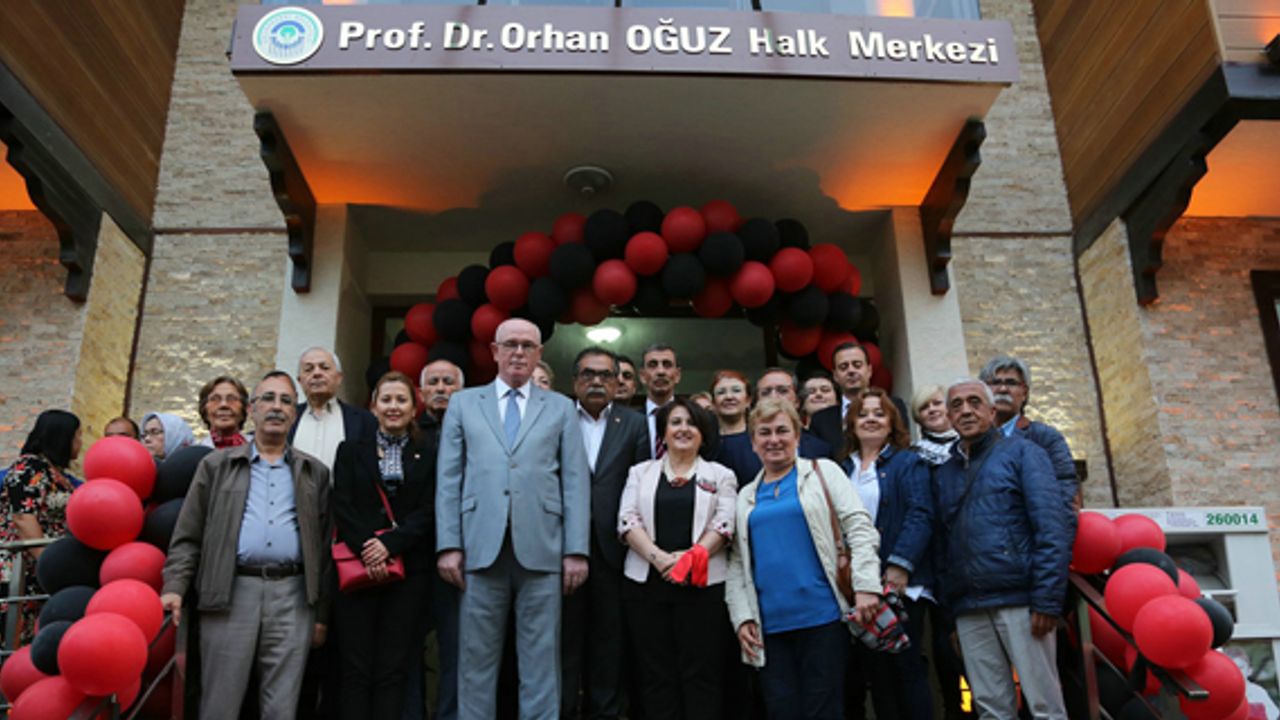 Prof. Dr. Orhan Oğuz’un adı Halk Merkezi’ne verildi