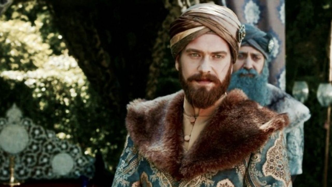 Ünlü oyuncu Engin Öztürk’ten Halk Market’e destek