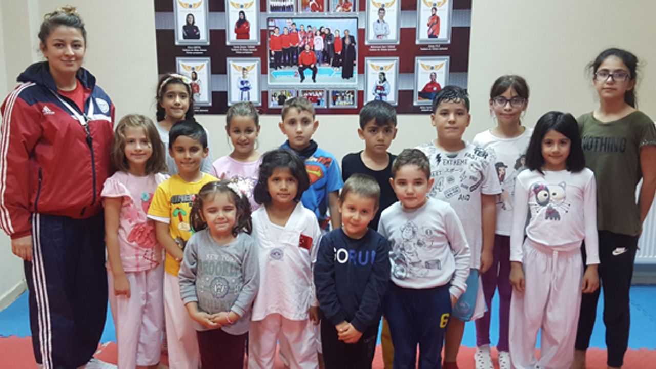 Enisler Group Kamerspor'un minik Taekwondocuları zımba gibi