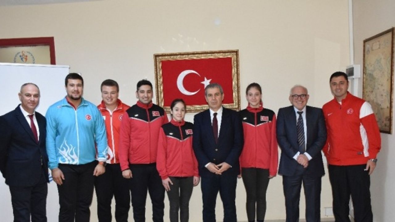 İl Müdürü Tatlısu derece yapan sporcuları tebrik etti