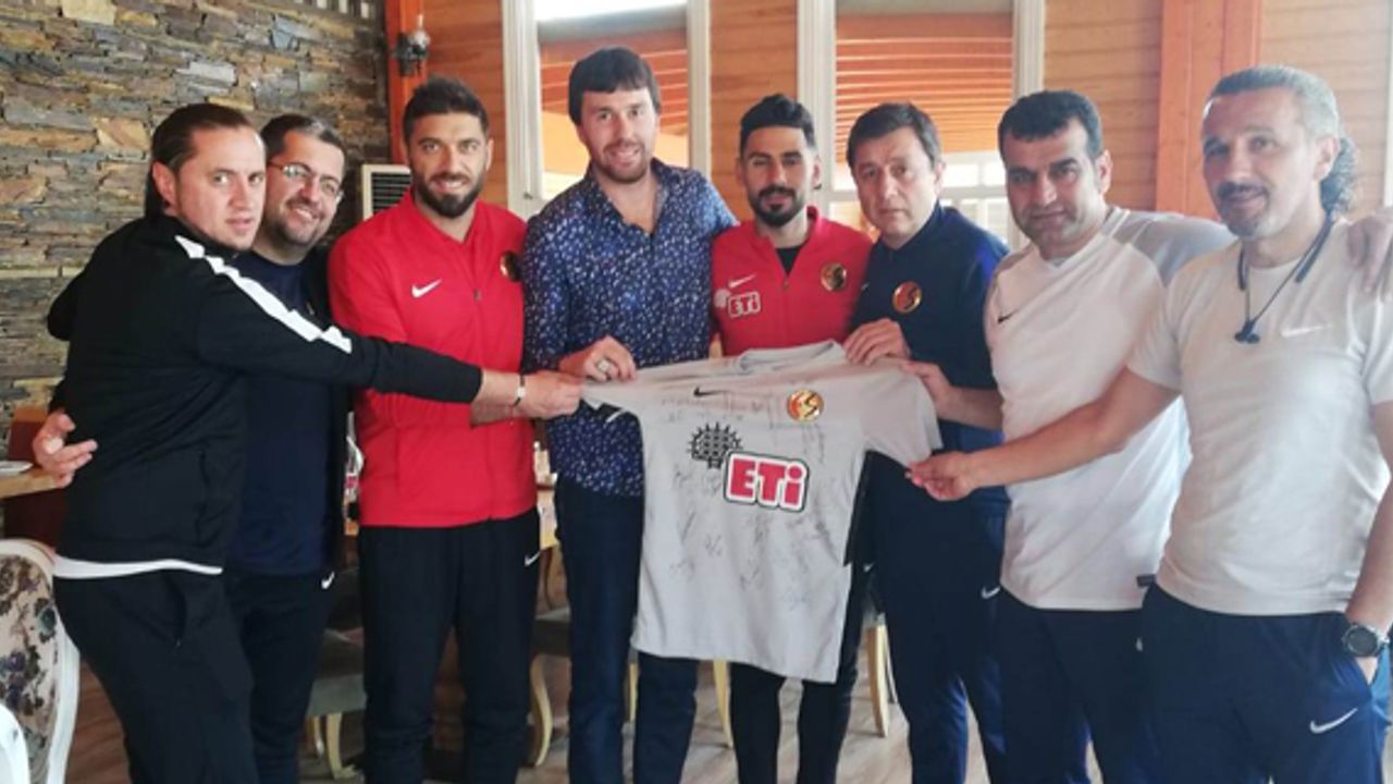 Eski futbolcu Soysal Es-Es’i konuk etti