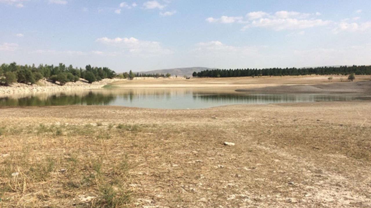 Kuraklık nedeniyle sulama göletleri kuruyor 