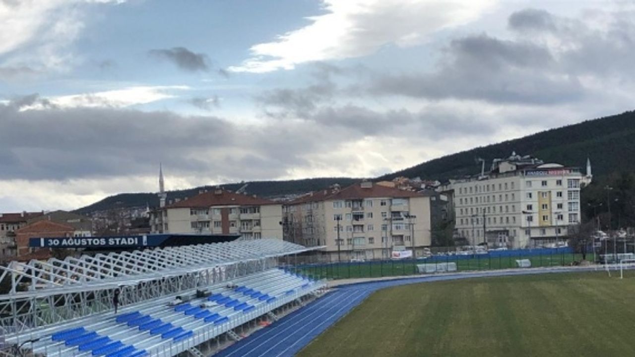 Dumlupınar Stadyumuna 3 bin 100 kişilik tribün yapımı devam ediyor