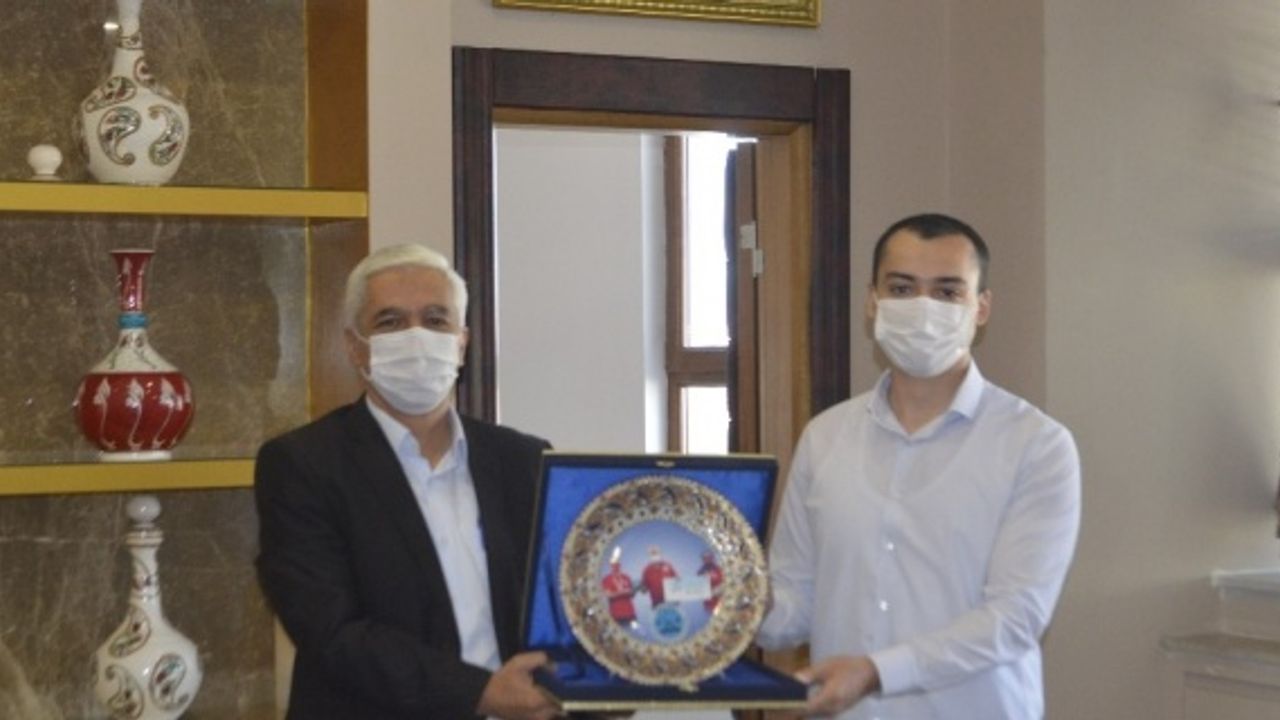 ’Uçan Araba’ tasarımı ile Türkiye birinciliği ödülü aldılar