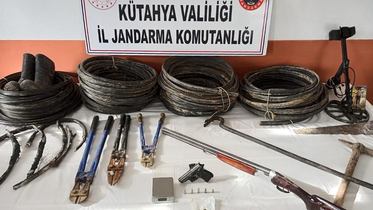 Kütahya’da kablo hırsızlığı ve tarihi eser kaçakçılığı operasyonu