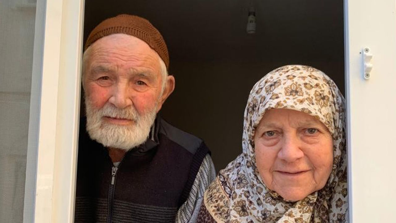 67 yıllık evli çifti koronavirüste ayıramadı