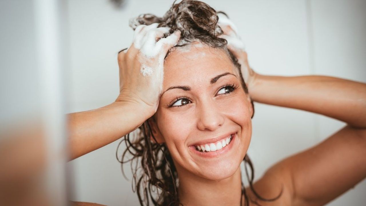 Bitkisel Şampuanlar ile Saçınıza Hareket Katın