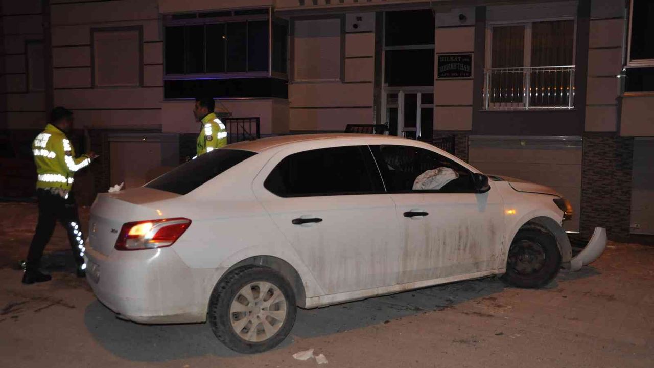 Karaman’da polisten kaçan sürücü bahçe duvarına çarptı