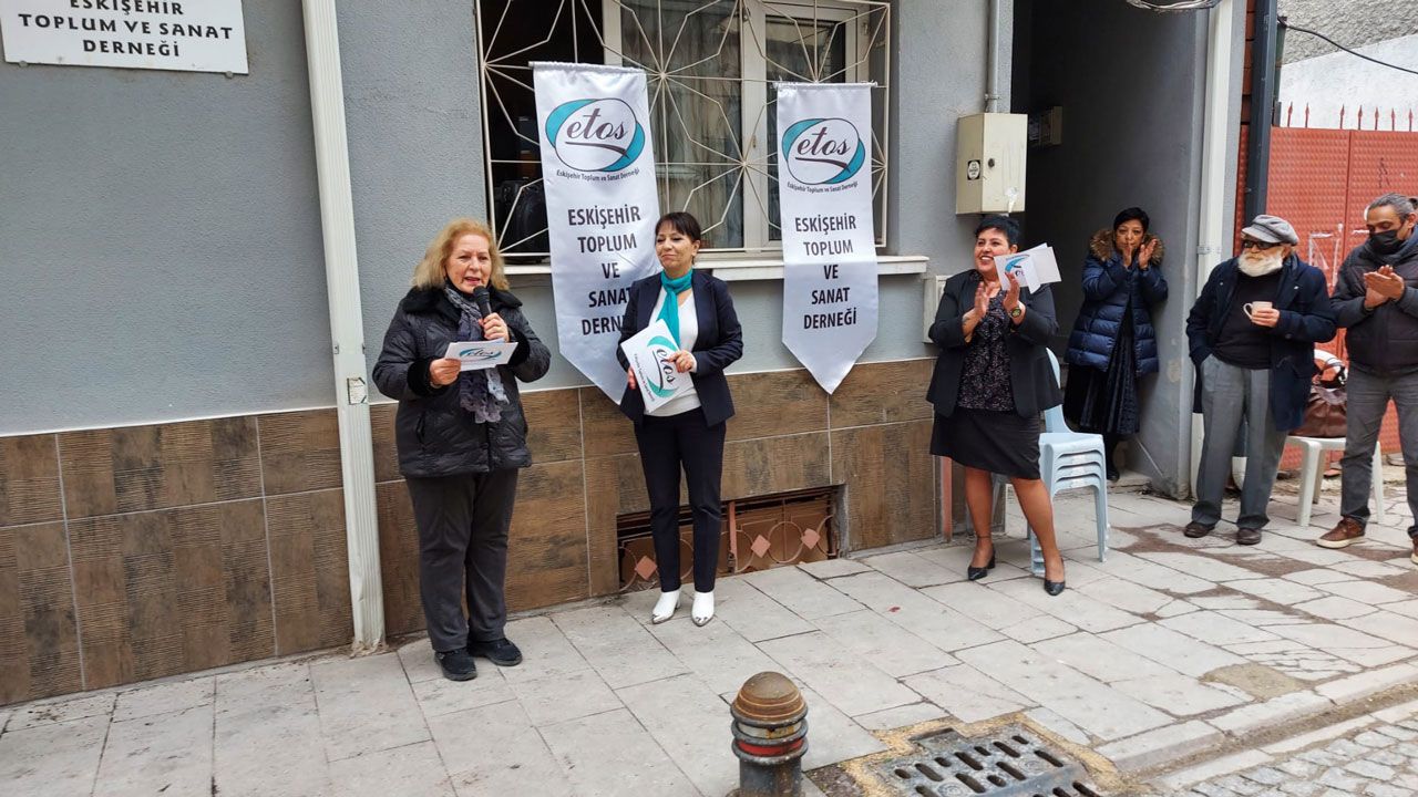 ETOS’tan  “8 Mart Dünya Emekçi Kadınlar Günü”nde   Sokakta Anlamlı Kutlama