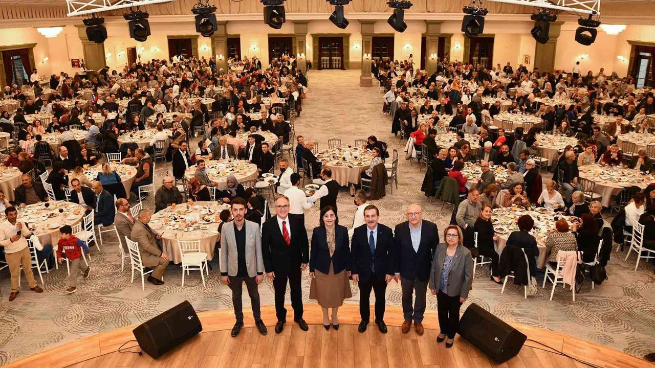 Başkan Ataç, partililerle iftar yemeğinde buluştu