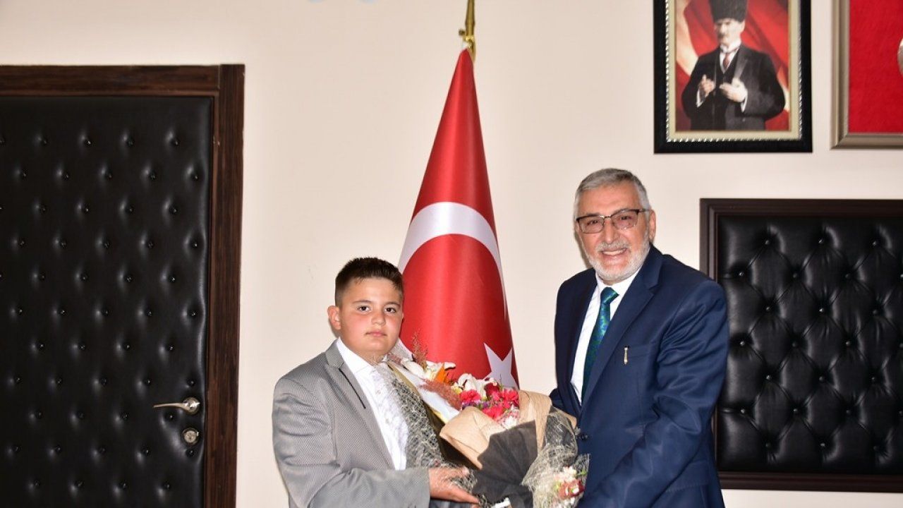 Başkan Bozkurt makamını çocuklara emanet etti