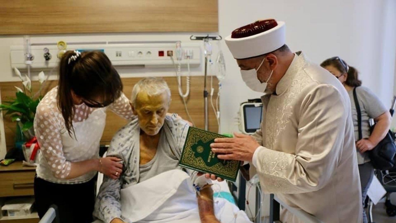 Hastane odasında Müslüman oldu