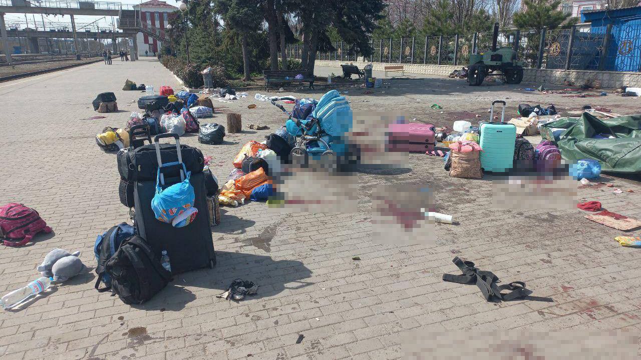 Ukrayna’da sivillerin beklediği tren istasyonuna saldırı: 30 ölü
