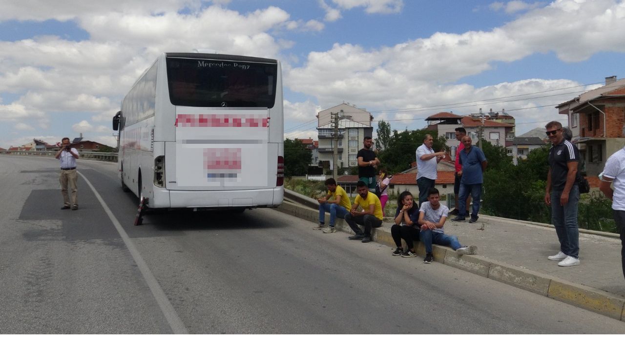 Afyon'da TIR ile otobüs çarpıştı