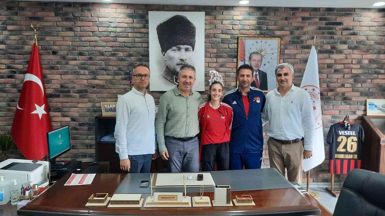 İl Müdürü Er, Avrupa Şampiyonası’nda Türkiye rekorunu kıran milli sporcuyu ağırladı
