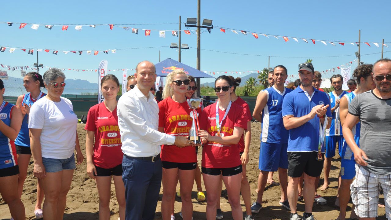 Plaj Hentbol Kadın Takımı Türkiye şampiyonu oldu