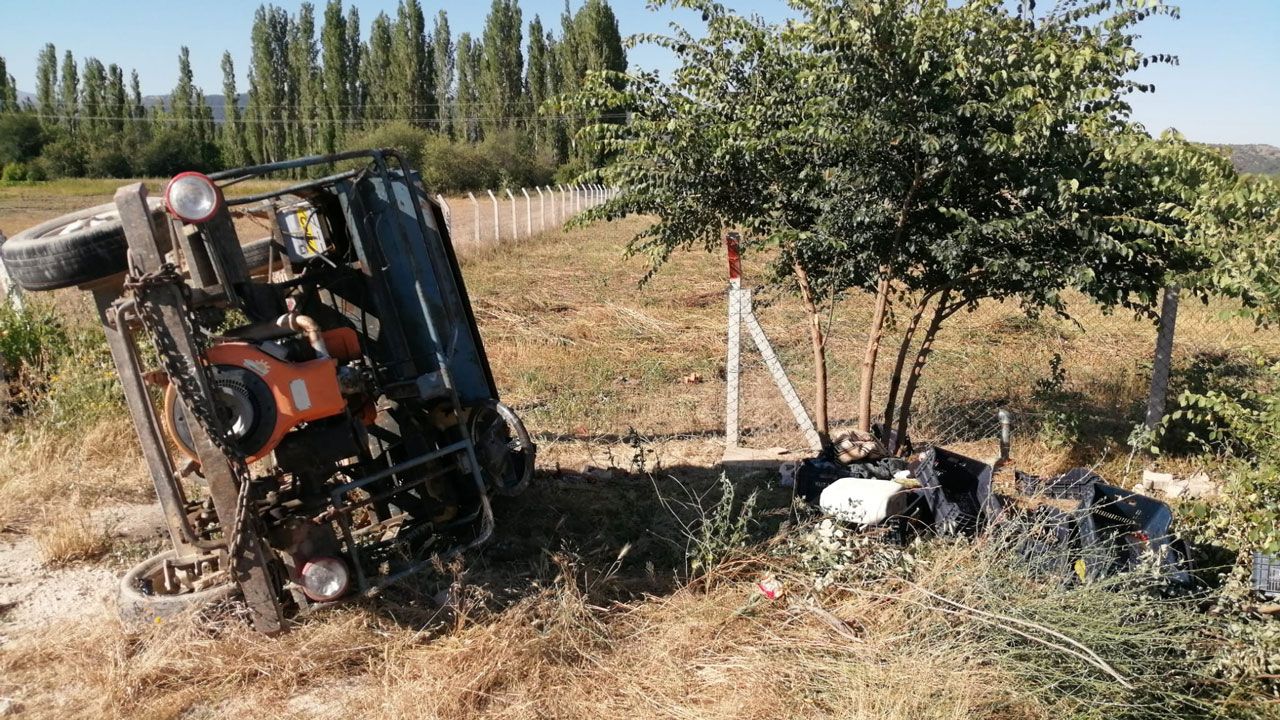 Tarım işçilerini taşıyan araç devrildi, 5 kişi yaralandı