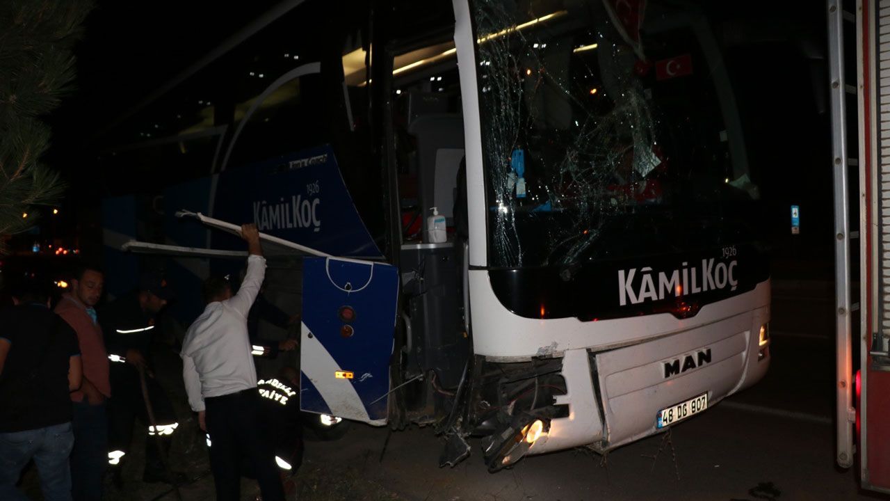 Afyonkarahisar’da yürekleri ağza getiren otobüs kazası