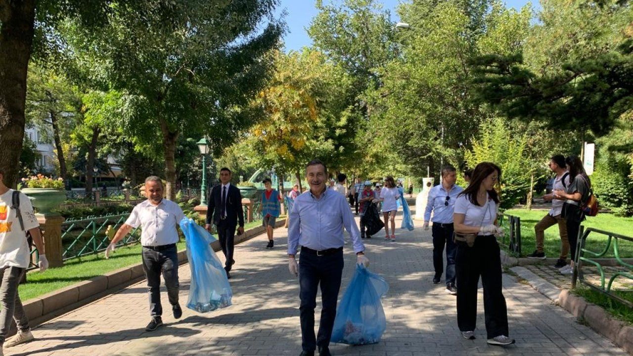 Başkan Ataç, vatandaşlar birlikte çöp topladı