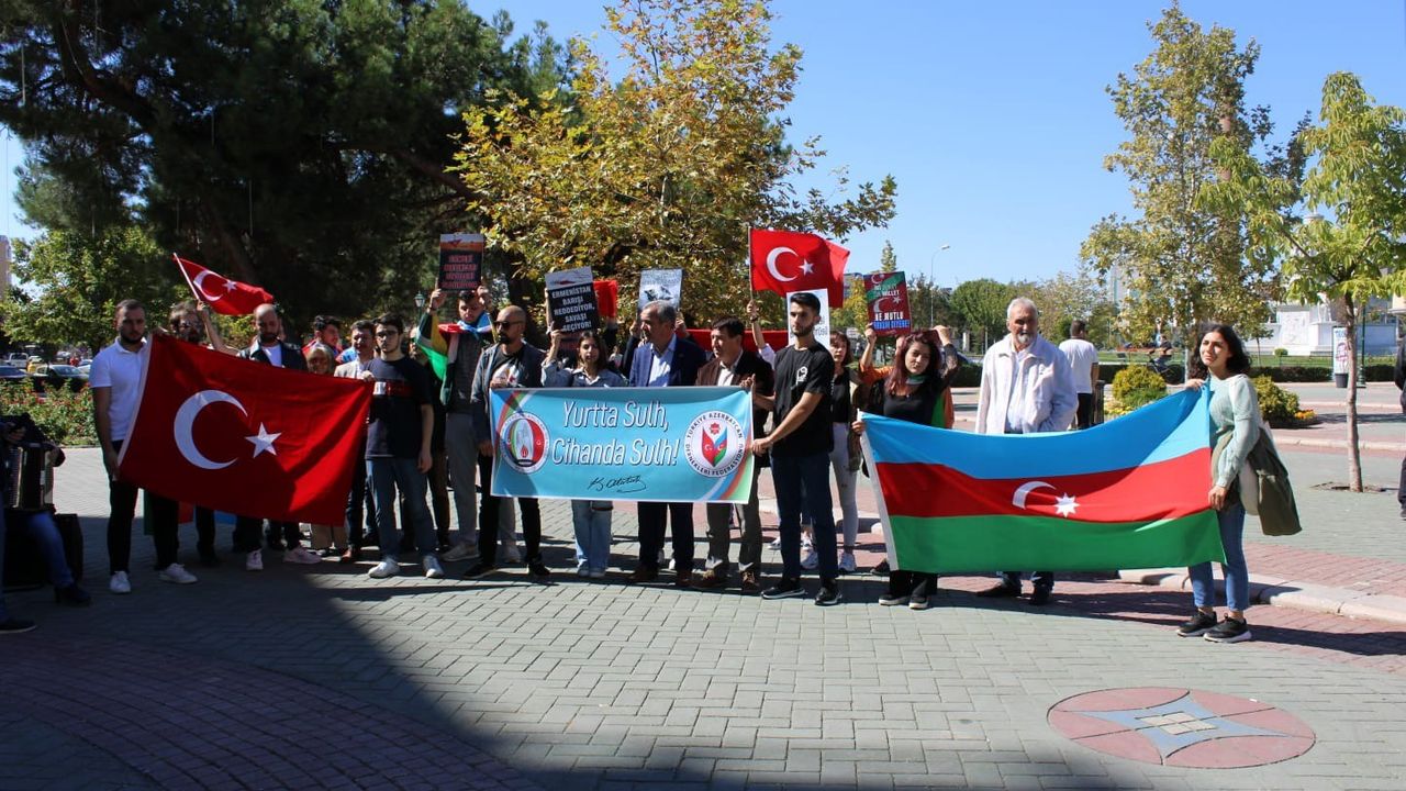 Eskişehir’de yaşayan Azerbaycanlılardan Ermenistan’a tepki