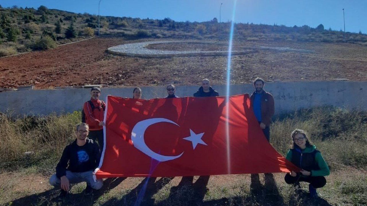 Büyük Türk bayrağına ulaştılar