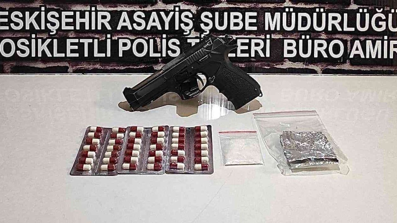 Silah, mermi ve uyuşturucu madde ele geçirildi