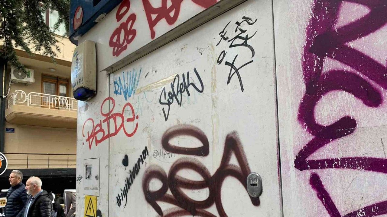 ATM’ler vandalların hedefi oldu