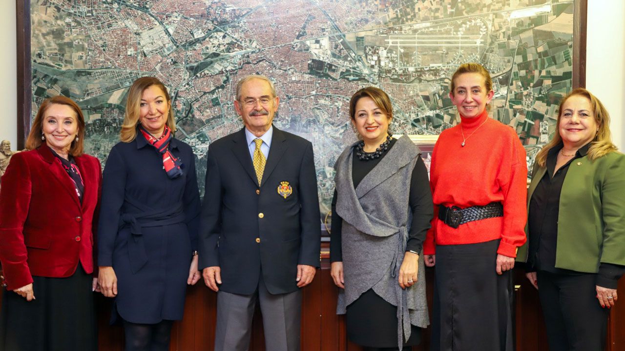 CHP’li Kadın Meclis Üyelerinden Büyükerşen’e Ziyaret