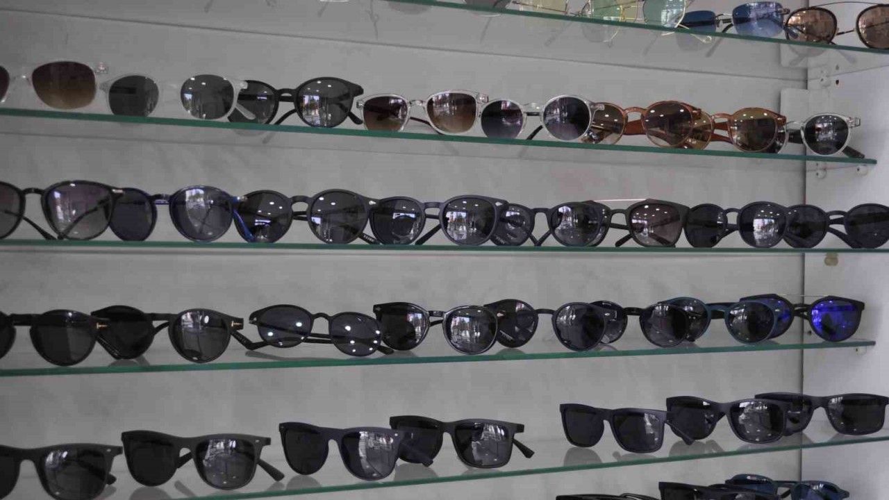 Kış mevsiminde güneş gözlüğü kullanmak yaz aylarına göre daha faydalı