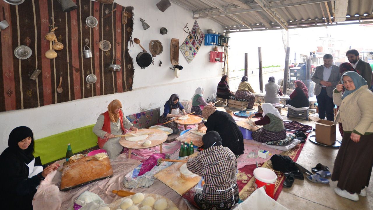 AK Partili kadınlardan depremzedelere yardım