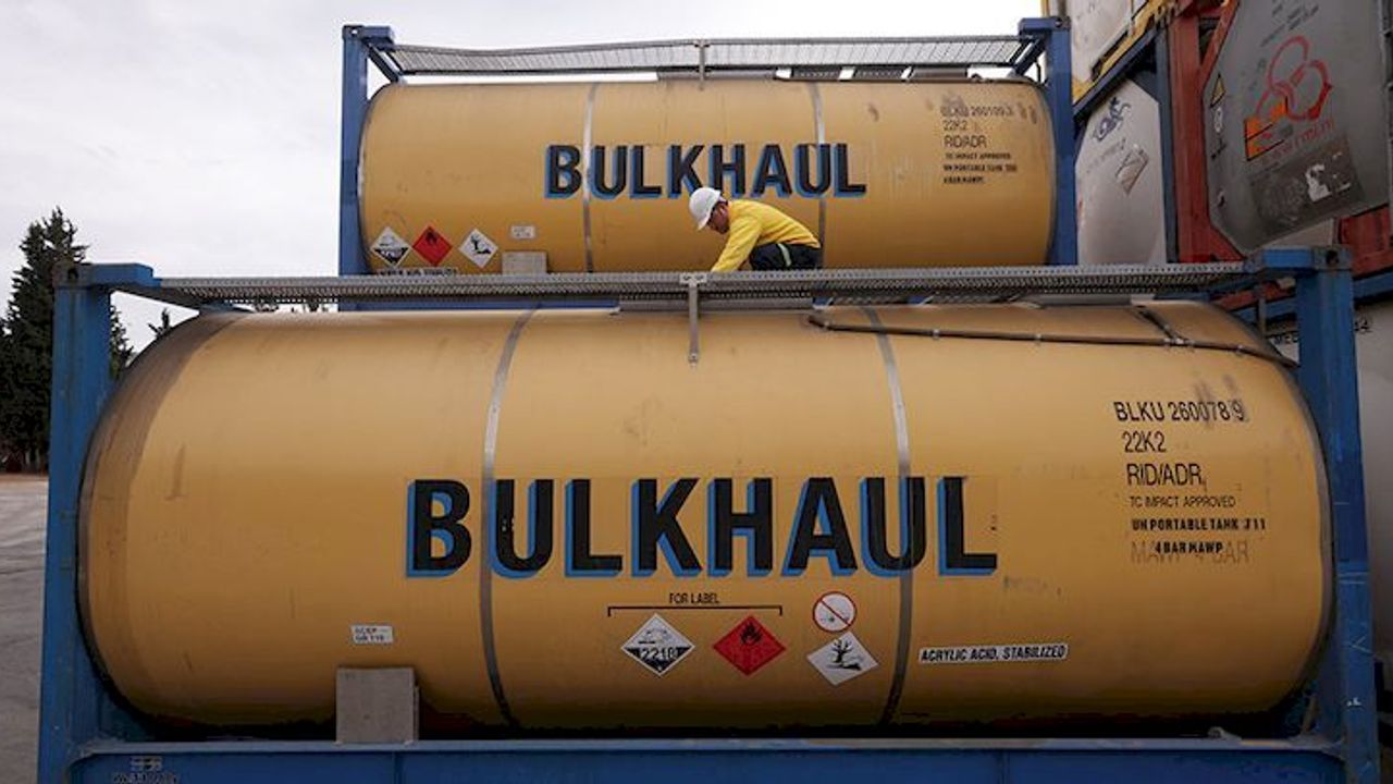 Kimyasal Tanker Yıkama: Tehlikeli Maddelerden Kurtulmanın En Güvenli Yolu