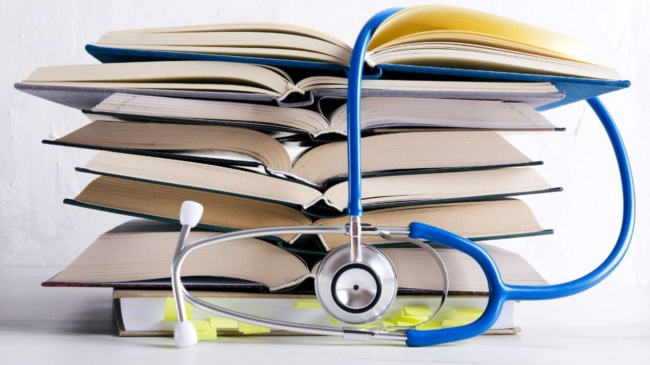 Acil Tıp ve Hemşirelik Kitaplarının Önemi