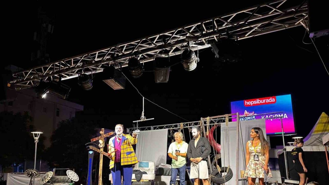 Eskişehir ekibi ’Urla Toprak Sahne Tiyatro Festivali’nde izleyenleri coşturdu