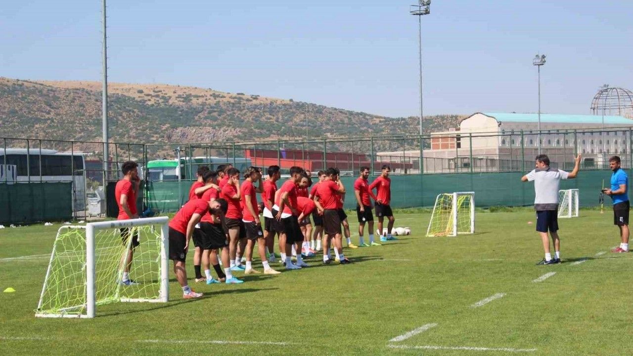 Afyonspor yeni sezon hazırlıklarını sürdürüyor