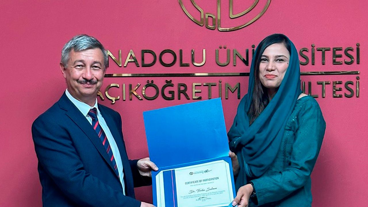 Anadolu açık üniversite  işbirliğinde sertifika verildi