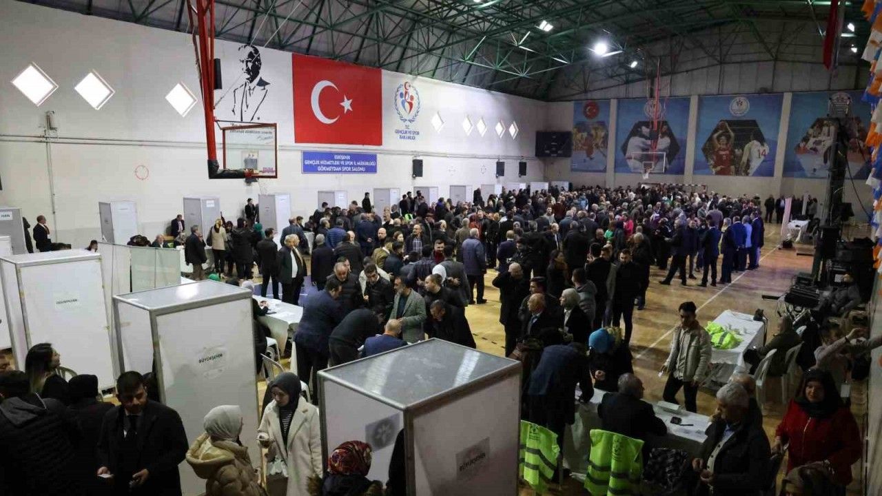 AK Parti Eskişehir İl Teşkilatı temayül yoklamasında bir araya geldi
