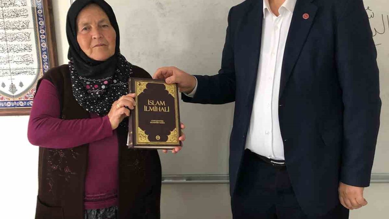 Azmetti, 73 yaşında Kur’an-ı Kerim okumayı öğrendi