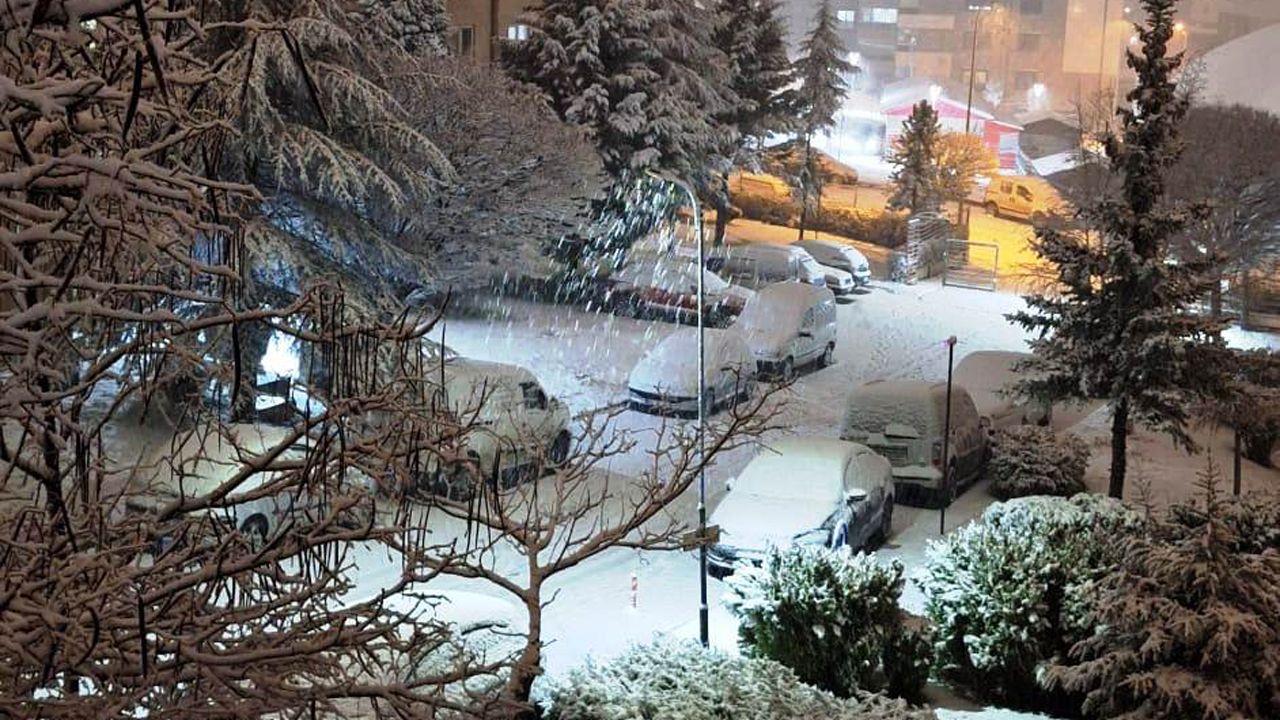 Eskişehir'de sonunda kar yağışı...