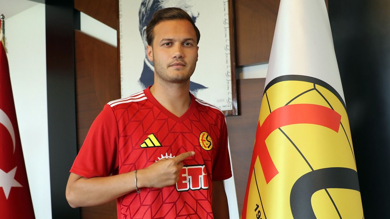 Eskişehirspor'a yeni stoper - Esgazete -Eskişehir Haber, Eskişehir Son  Dakika Haberleri