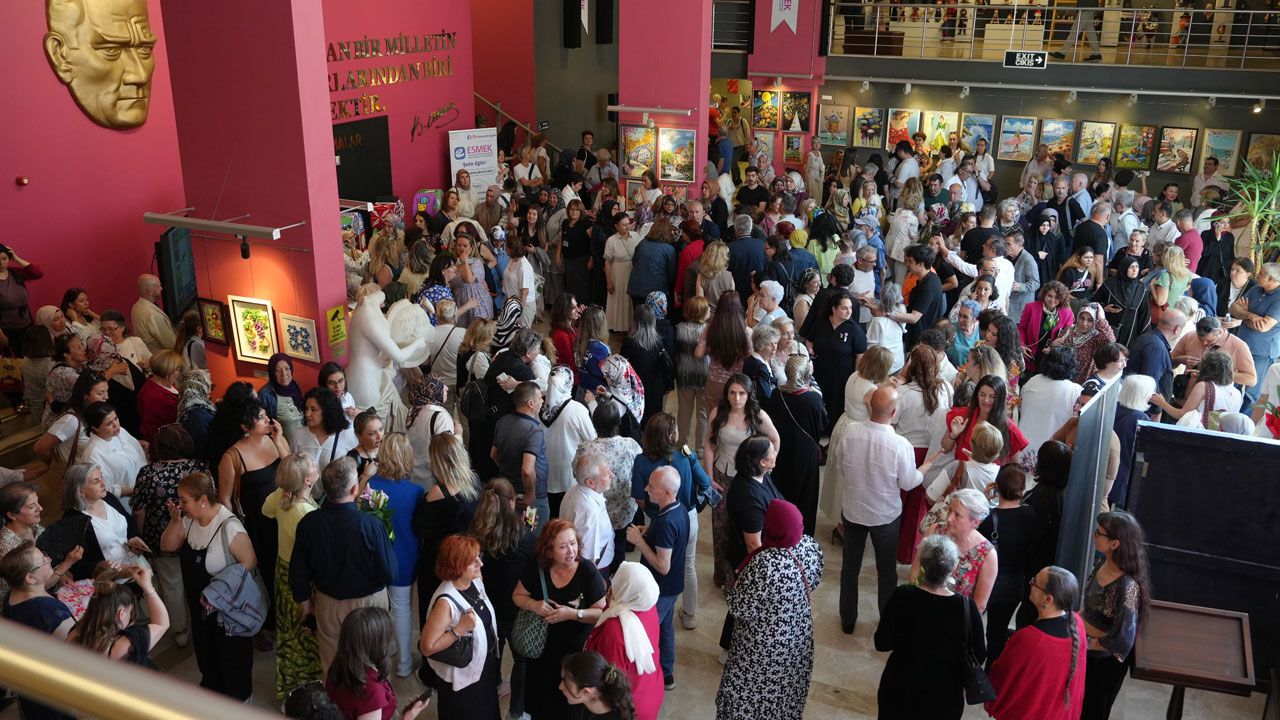 Esmek’in 25. yıl coşkusu “yansımalar” sergisiyle taçlandı