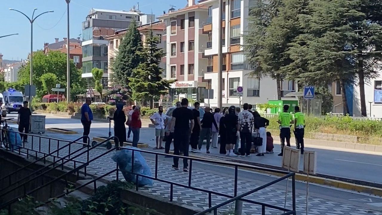 Otomobilin çarptığı 84 yaşındaki elektrikli bisiklet sürücüs