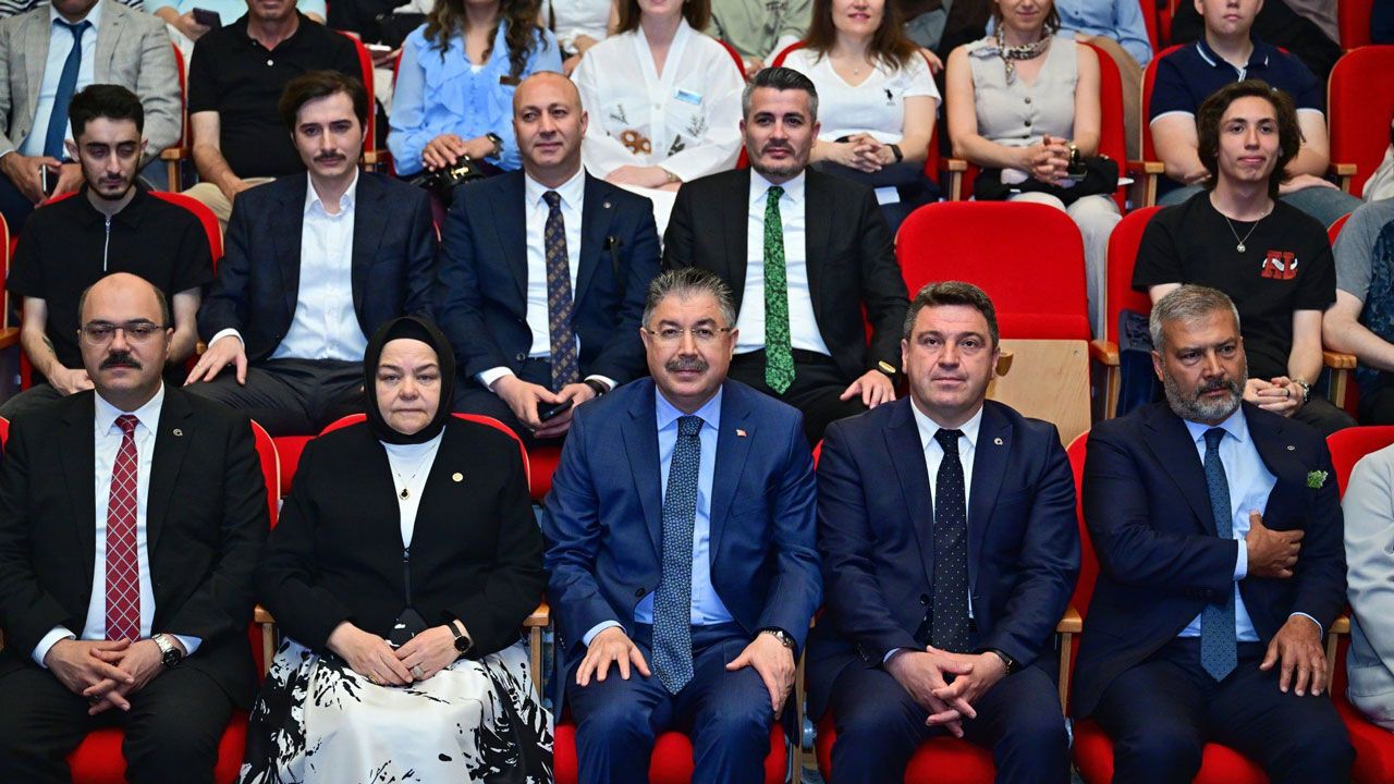 Vali Yılmaz: "Gençlerin sesi bilimle yükseliyor"