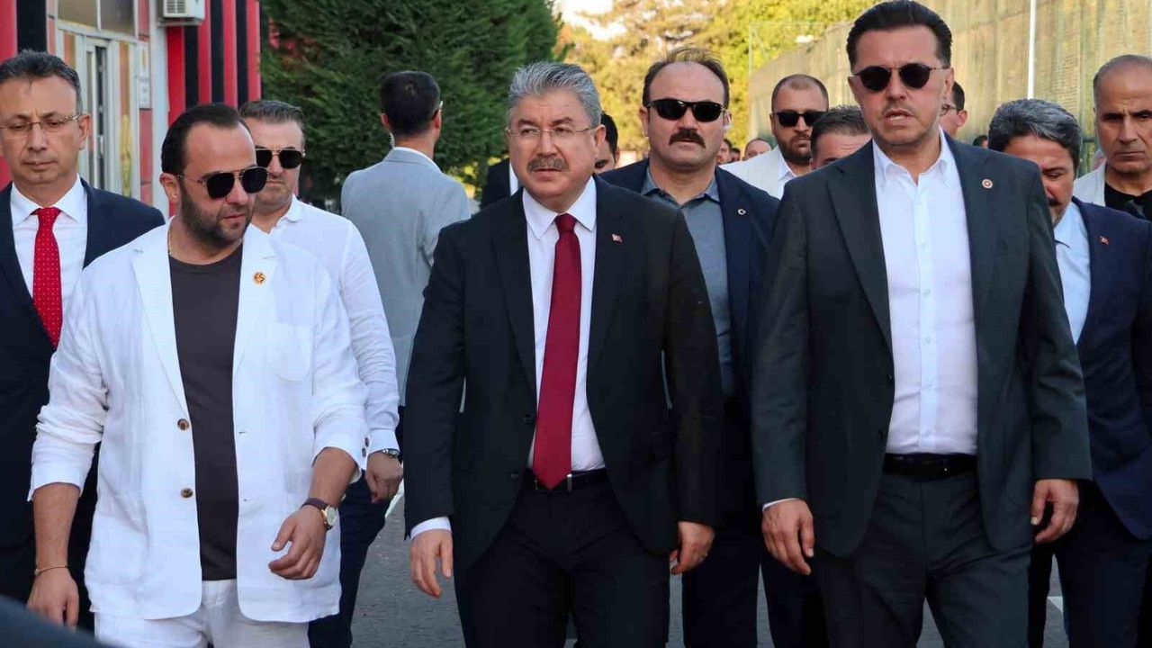 Vali Yılmaz ve Milletvekili Hatipoğlu, Eskişehirspor'u ziyaret etti