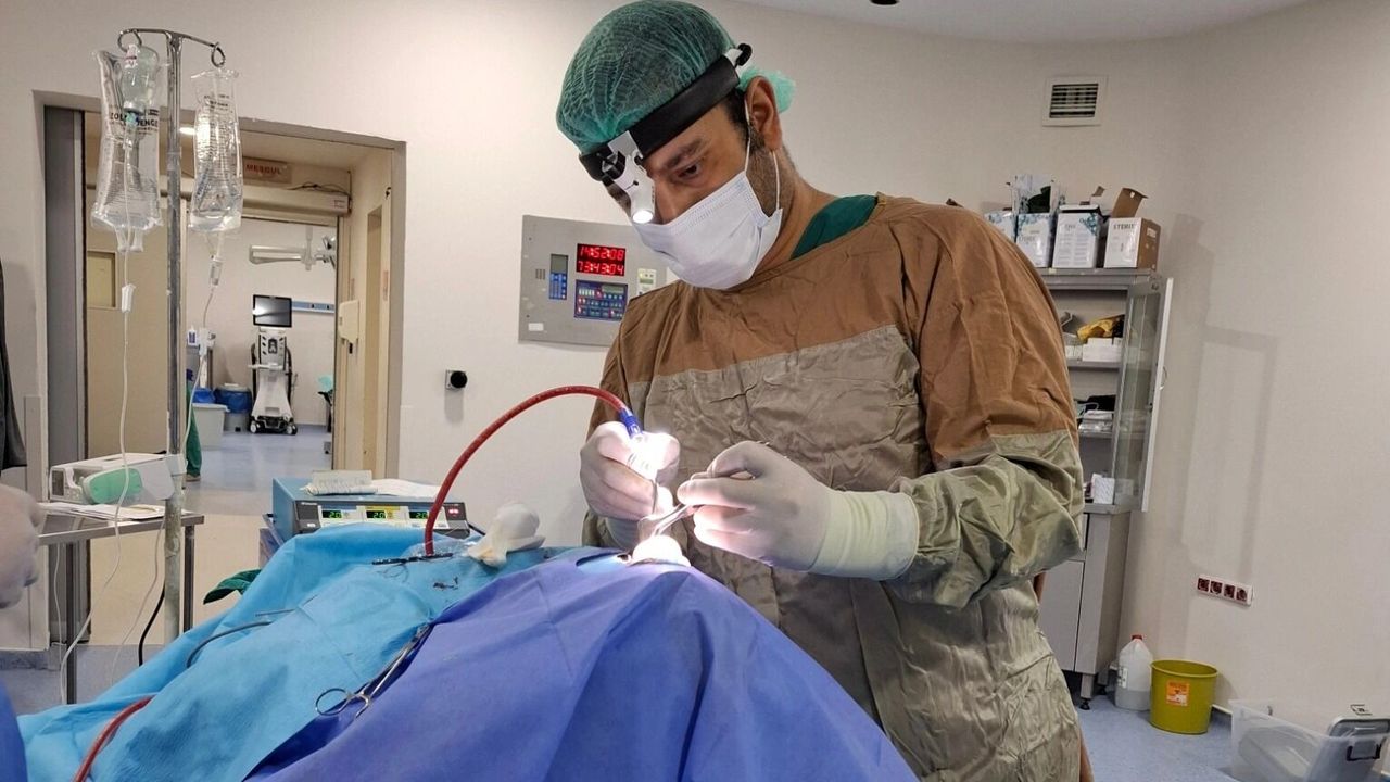 Erkeklerde Güçlü Çene Hattı Trendi Yükselişte – Dr. Enes Bilgin Türkmenoğlu Değerlendirdi